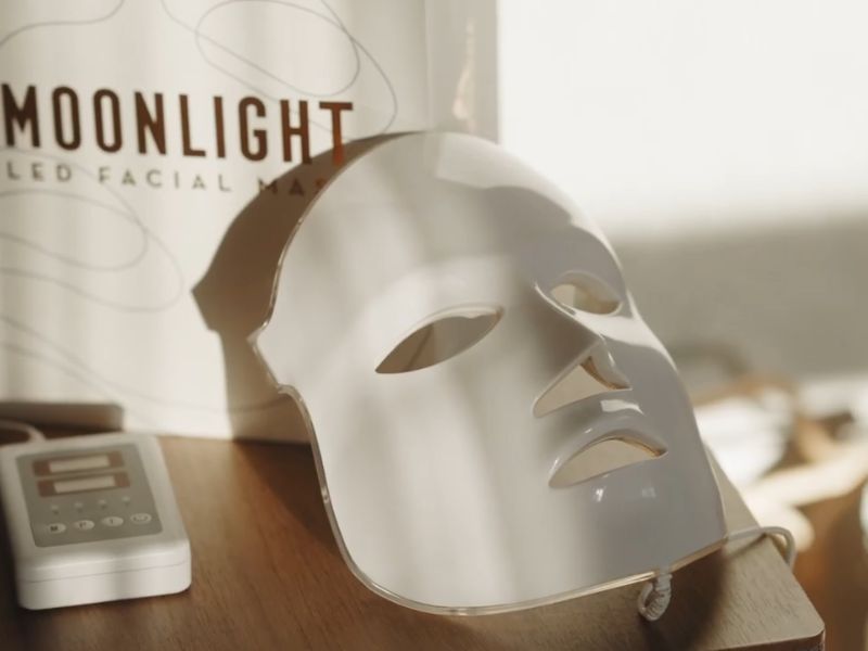 prikaz bele led maske za lice