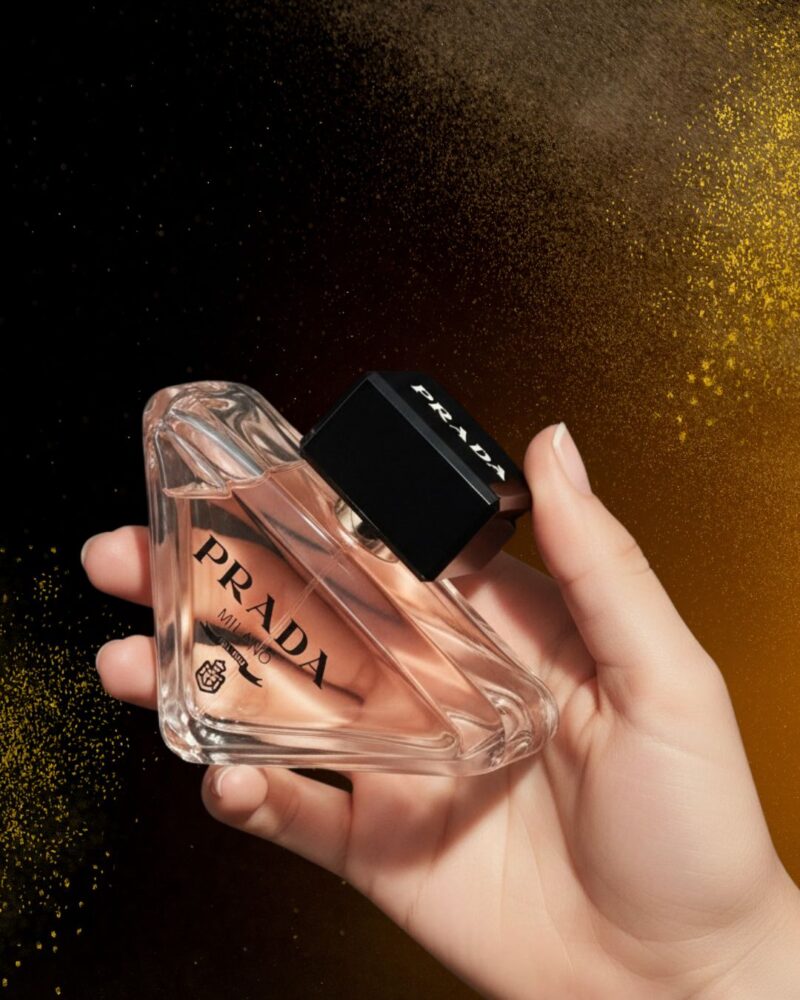 Prada Paradoxe parfem u ruci