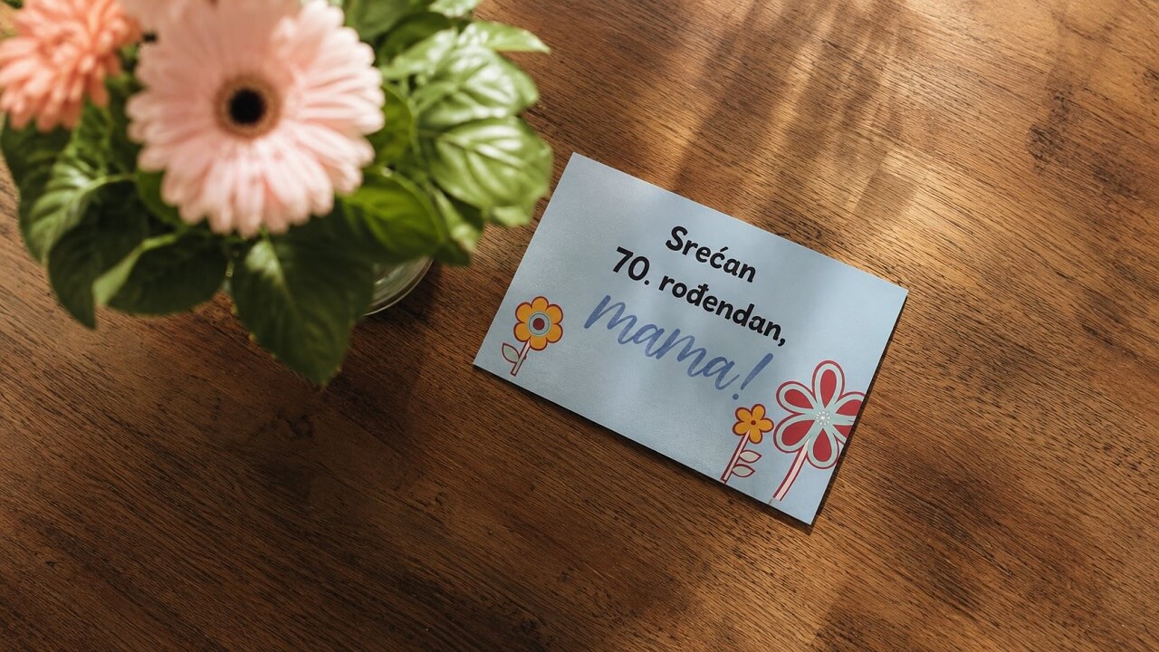 Poklon za mamu za 70. rođendan: ideje sa ličnim značenjem